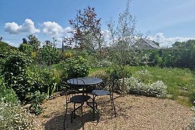 Komfortables Ferienhaus auf großem Gartengrun...