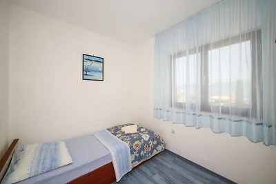 Cozy Beachfront Holiday Home Slatine - Five B...