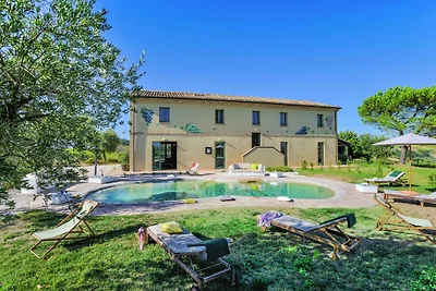 Bellissima villa a Barchi con piscina privata
