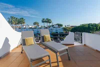 Beachside Penthouse with Rooftop Terrace &...