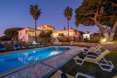 Ländliche Villa in Albufeira