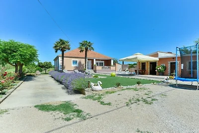Ferienhaus in Benkovac mit Schwimmbecken
