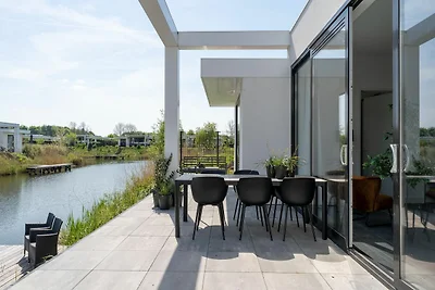 Bella villa a Zeewolde con giardino