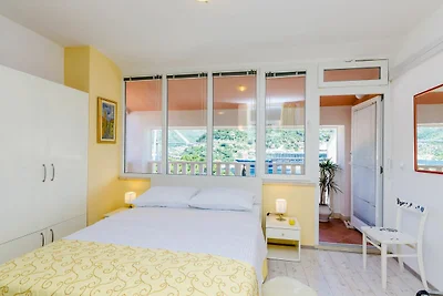 Appartement met balkon vlakbij zee