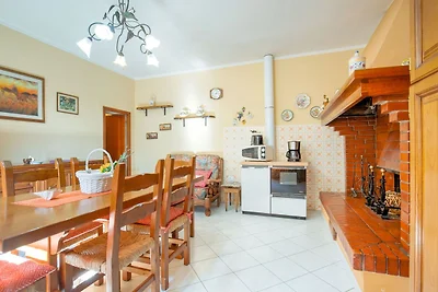 Ruhiges Ferienhaus in Chianni mit Garten