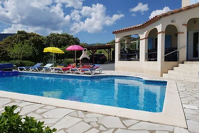 Elegante villa con piscina privata