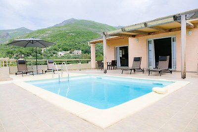 Einladende Villen mit Pool in der Nähe von Sa...
