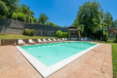 Ruhiges Ferienhaus in Sellano mit Pool