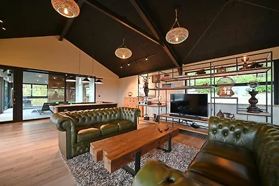 Luxuriöses Ferienhaus mit Innenpool
