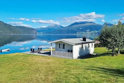 4 Personen Ferienhaus in Utvik-By Traum