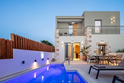 Marvelous new luxury villa with heated pool!