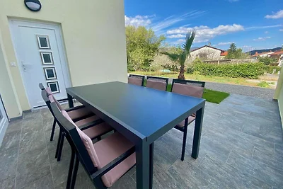 VERT Apartment - Two Bedroom Apartment with...