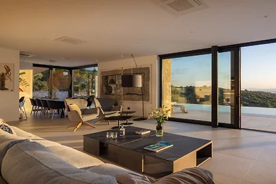 Breathtaking Villa Vis Five Bedroom Villa wit...