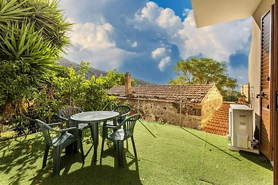 Moderne Wohnung in Badesi mit Garten