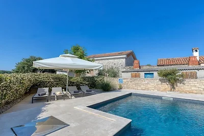 Villa in Dračevac mit Schwimmbecken