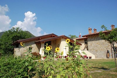 Modernes Ferienhaus in Imola mit Swimmingpool
