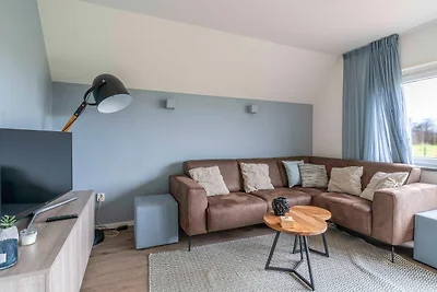 Smaakvol en modern ingerichte 6 persoons...