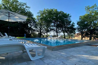 Ferienhaus mit 8 Schlafzimmern und Pool,...