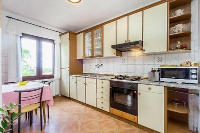 Wohnung in Privathaus, mit Fußballplatz