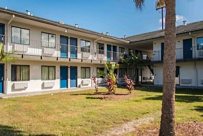 Motel 6 Ft. Pierce, Fl_1 Queen Bed | Ada