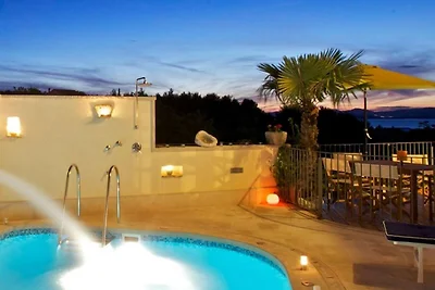 Entzückende Villa mit Pool und Meerblick
