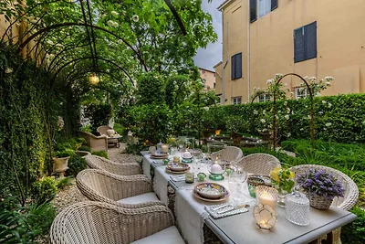 Luxe appartement met privétuin in Lucca
