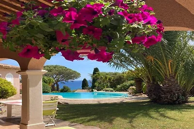 Villa in Les Issambres mit Schwimmbecken