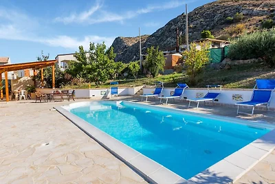 Villa a Realmonte con giardino