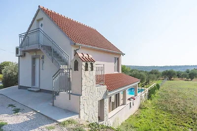 Boutique-Ferienhaus in Donje Polje mit Pool