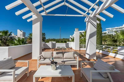 Exclusive 3-bed Penthouse Alcazaba Lagoon...