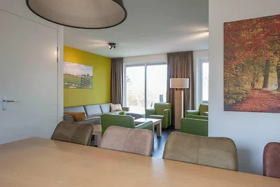 Villa ristrutturata con 5 bagni, situata in u...