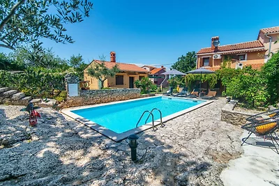 Attraente casa vacanze con giardino