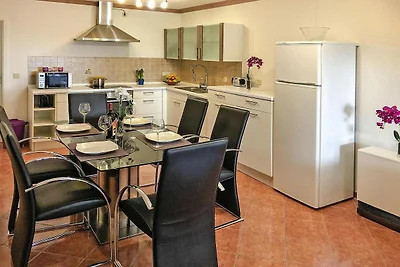 Schönes Ferienhaus mit Terrasse