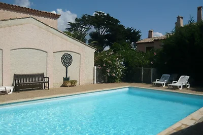 Ferienhaus mit Gemeinschaftspool und 200 m vo...
