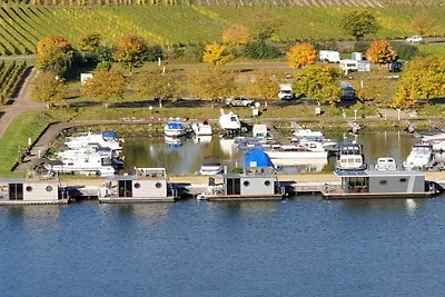 Hausboot in Pölich mit Schwimmbecken