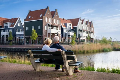 Villa am Seeufer in Volendam