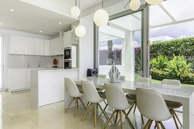 Villa in Marbella met uitzicht op zee en...