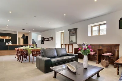 Schönes Ferienhaus in Neulliac