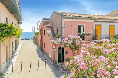 Antica dimora affacciata sul mare, con...