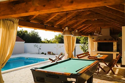 Villa a Pridraga con piscina e cinque persone