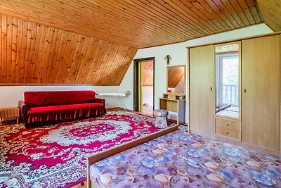Grande casa per le vacanze con un grande giar...