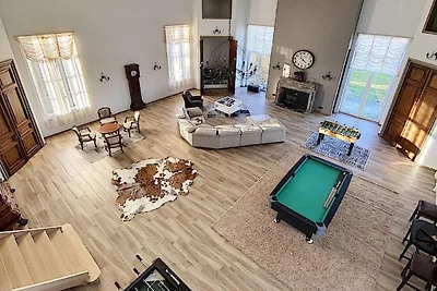 Elegantes Herrenhaus am Hang