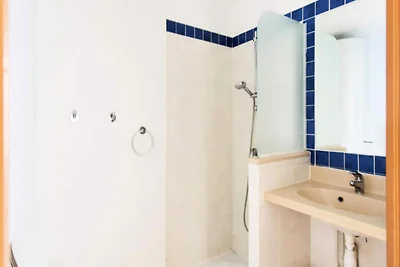 Marineblaue Residenz f�r drei Personen