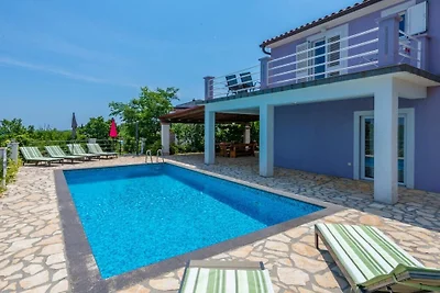 Casa de vacaciones en Labin con piscina.