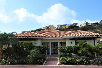 Modernes Ferienhaus nahe Mambo Beach in...