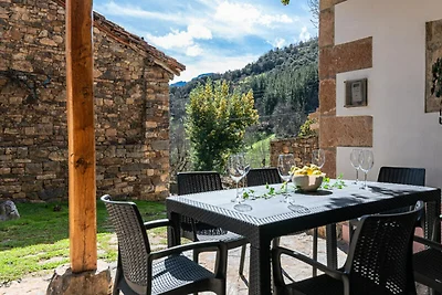 Casa a Liébana con vista sulle montagne