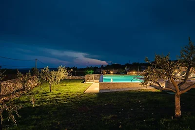 Luxuriöse Villa mit Pool in Sveti Bartul