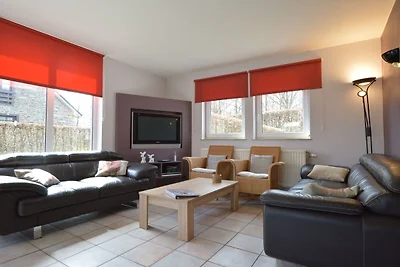 Geräumiges Ferienhaus in Ovifat mit Terrasse