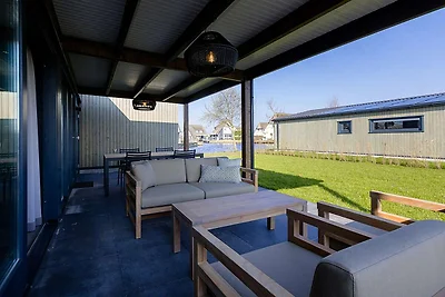 Schöne Docklodge am Wasser in Delfstrahuizen