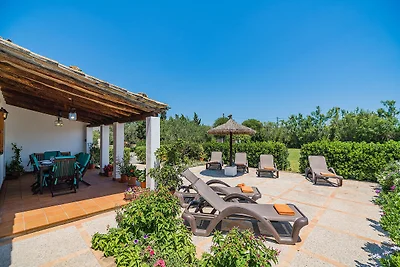Abgelegene Landvilla mit Pool